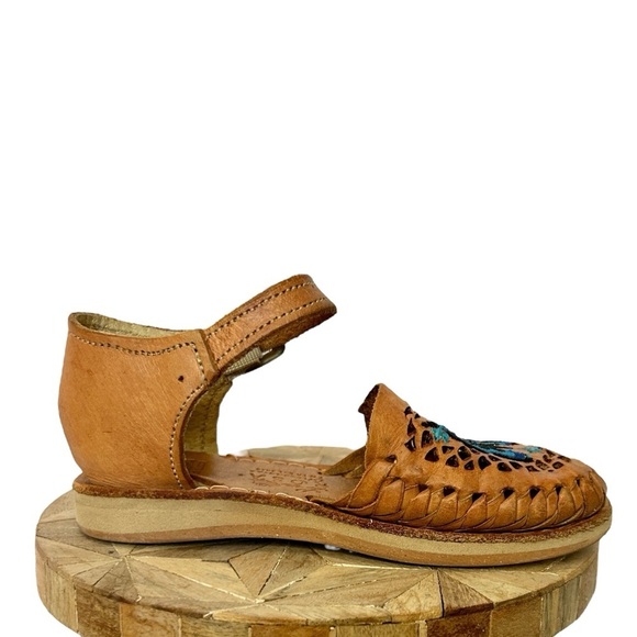 LA ROSA Pierced Leather Huaraches Embroidered Blue Butterfly sz 7" Buckle Sandal - Picture 3 of 10